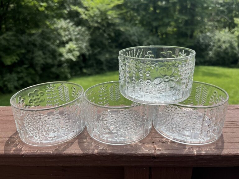 Read more about the article 4 Vintage 4” FINLAND Glass Bowls Arabia Iittala Flora Oiva Toikka