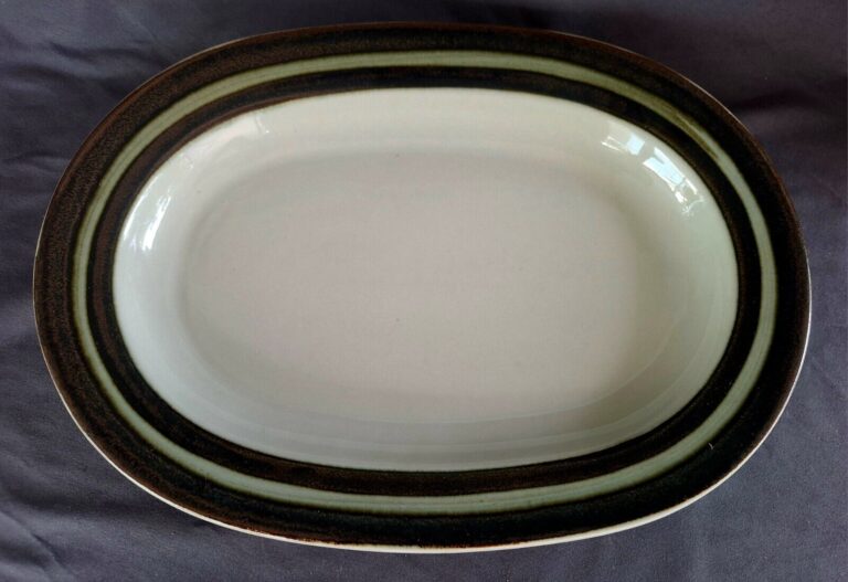 Read more about the article Vintage Finland ARABIA Oval Platter KARELIA Pattern 1960s Large 12 7/8″ Striped