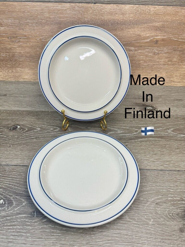 Read more about the article Vintage Arabia Finland Pottery  Saimaa Salad Plates 7.75 Inch ~set Of 2