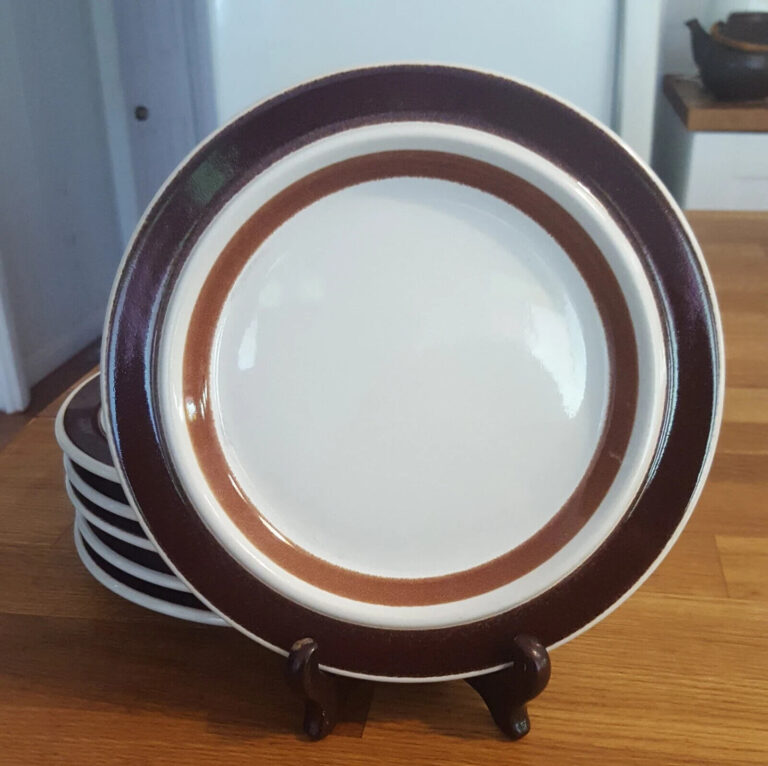 Read more about the article Arabia Finland  ROSMARIN  Set of 6 Salad Plates  Ulla Procope.