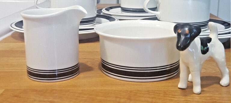 Read more about the article Arabia Finland  FAENZA  Black Stripe on White  Set of Milk Jug and Sugar Bowl.