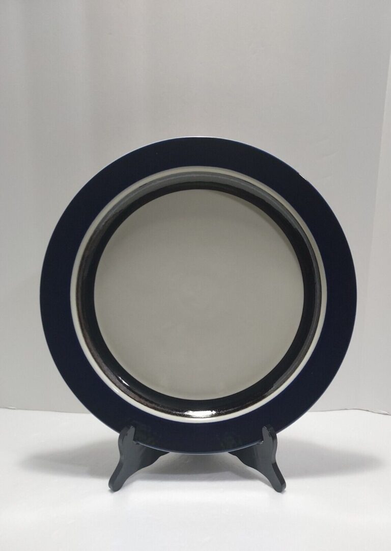 Read more about the article Arabia Finland Saara 13″ Round Serving Platter