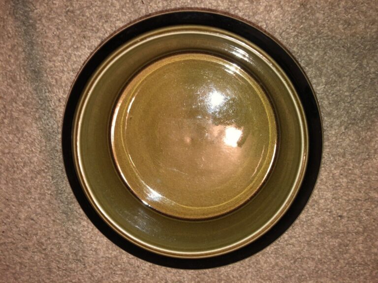 Read more about the article Nice Vintage Arabia Kosmos Round 9” Vegetable Bowl – Mid Century Modern