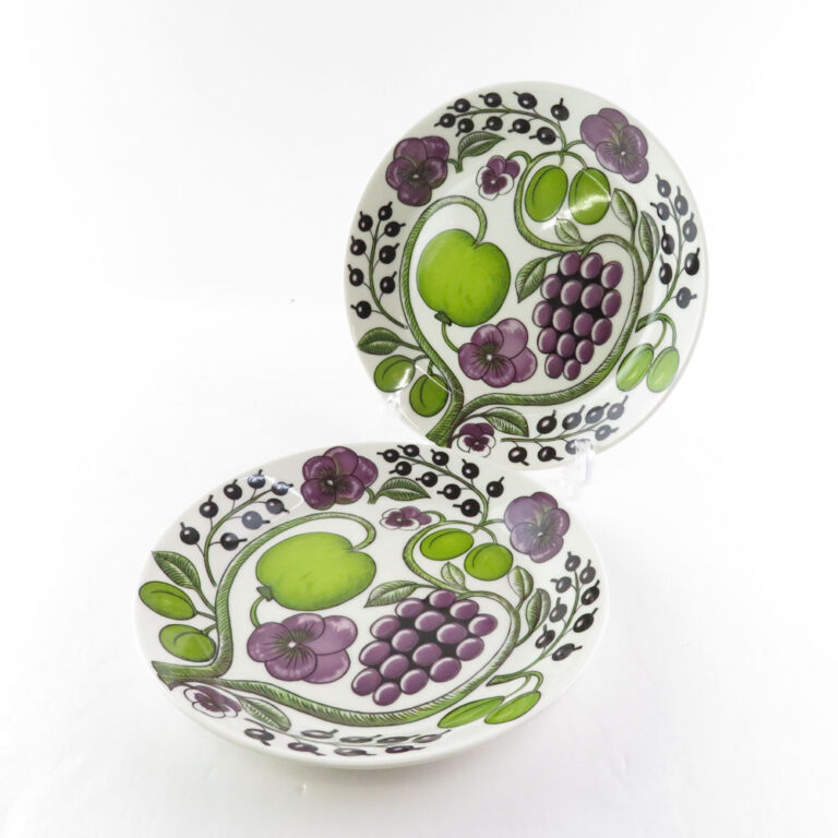 Read more about the article Arabia #6 Paratissi Purple 21cm plates 2 pieces pair medium plate crown