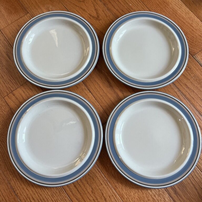 Read more about the article Arabia of Finland Uhtua Stoneware 7 3/4″ Salad Plates Set Of 4