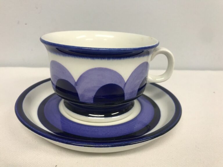 Read more about the article MID CENTURY ARABIA FINLAND SIGNED ANJA JAATINEN PAJU FOOTED CUP and SAUCER