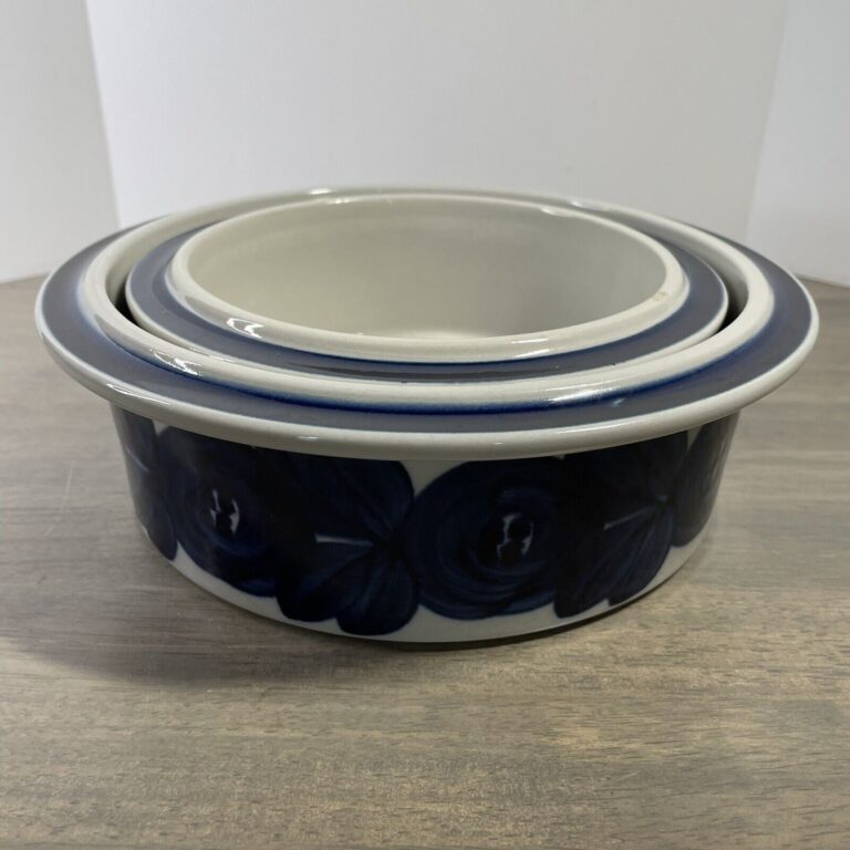 Read more about the article Vintage ARABIA ANEMONE Finland Serving Bowls Nesting 9″ and 7.25″…. FLAWS