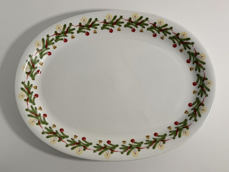 Read more about the article Vintage Arabia Finland Christmas Wreath Salad Lunch Dessert Serving Plate Tray