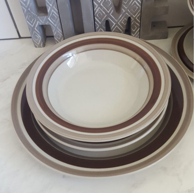 Read more about the article Arabia Finland  PIRTTI  Set of Soup/Salad Bowl  Side Plate and Dinner Plate.