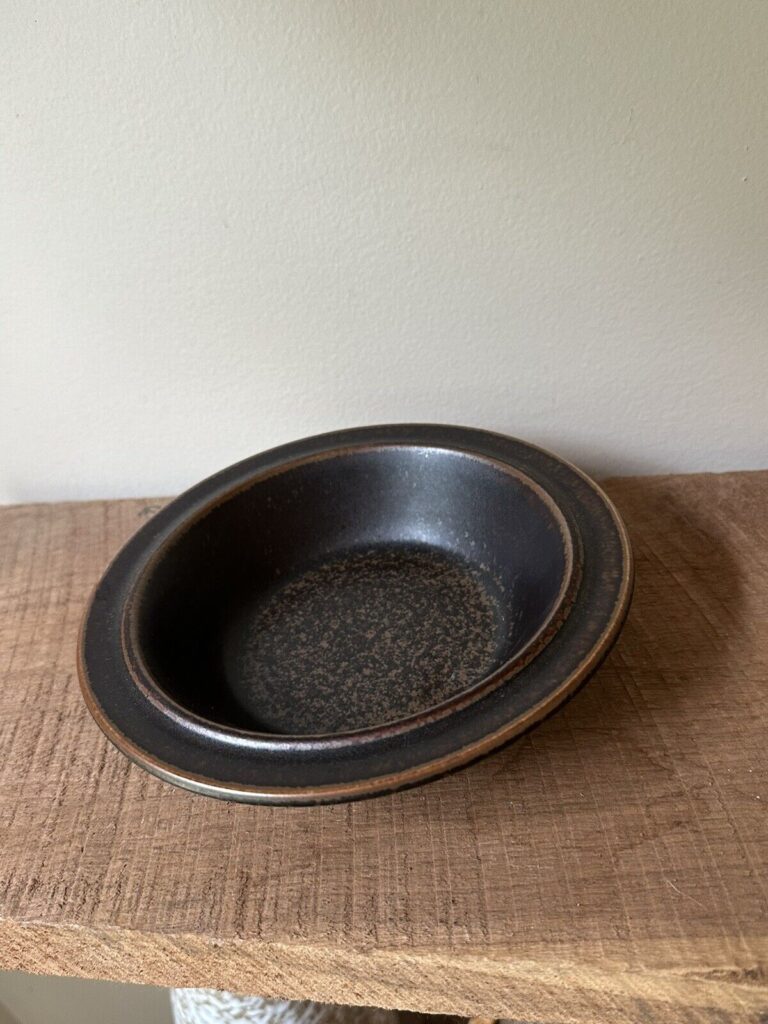 Read more about the article Vintage Arabia Finland Ruska Stoneware Cereal Bowl