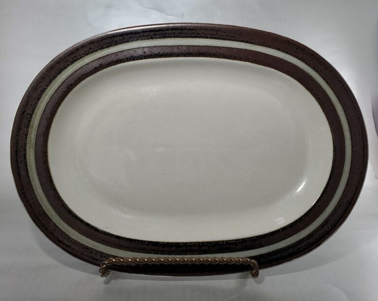 Read more about the article Finland ARABIA Oval Platter KARELIA Pattern 1960s Era Very Good Condition!