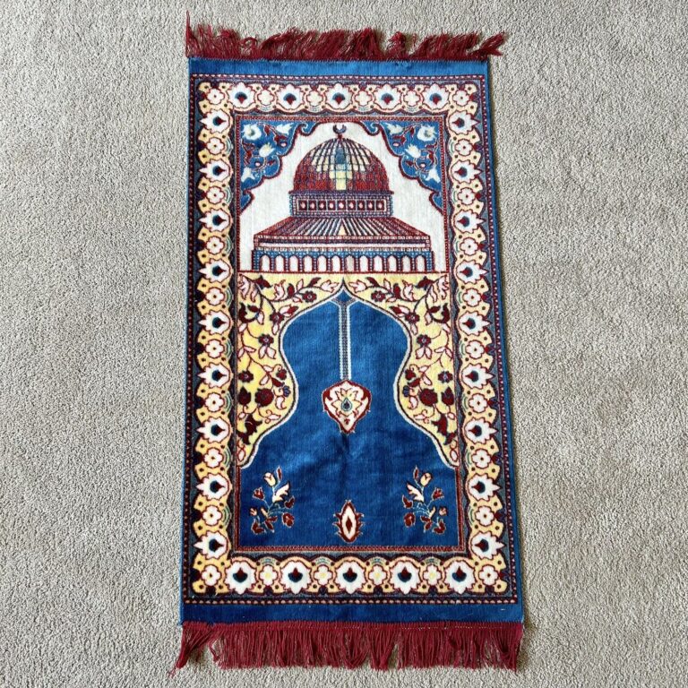 Read more about the article Vintage Muslim Prayer Rug Mat  Tapestry Fringe Mosque Velvet Blue Red  25” X 45”