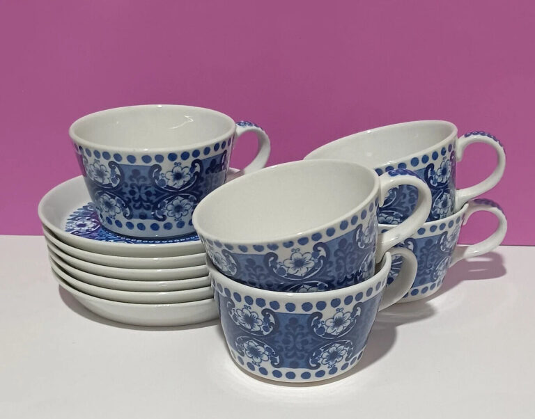 Read more about the article Arabia Finland Blue Ali set of 5 Espresso Cups and Saucers