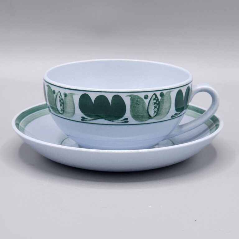 Read more about the article Arabia Finland Green Laurel Cup And Saucer Set Tea Coffee Vintage Drinkware