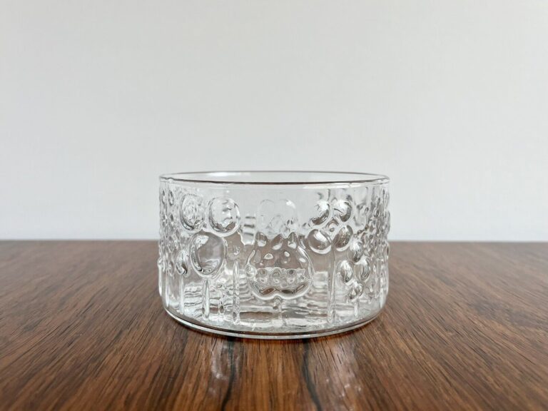 Read more about the article Iittala Arabia Finland Flora 4 5/8″ Glass Bowl MCM by Oiva Toikka