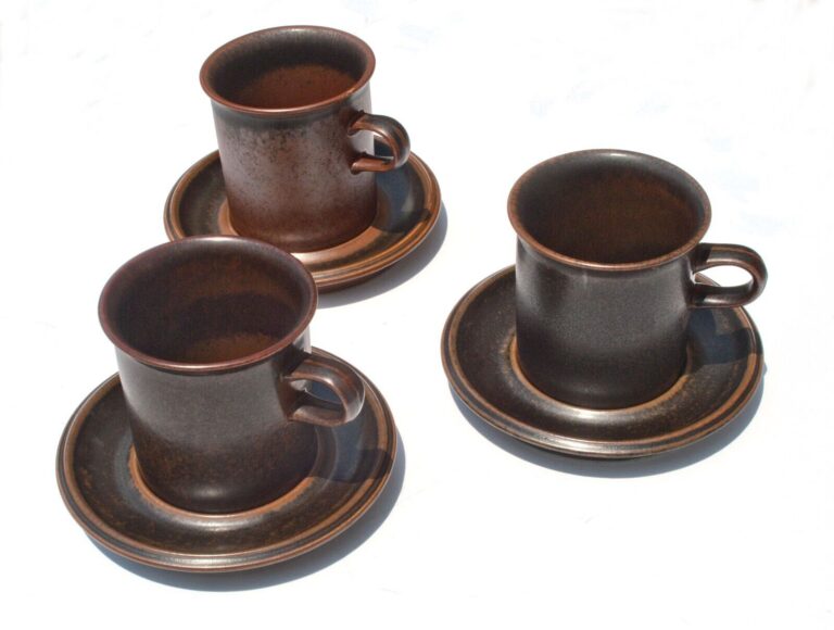 Read more about the article Arabia Ruska – 3 sets –  Cups and Saucers – made in Finland