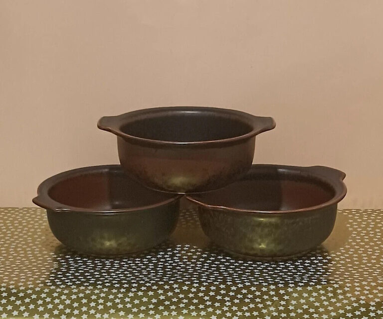 Read more about the article Arabia Finland  RUSKA  Set of 3 Lugged Cereal or Soup Bowls  Ulla Procope.