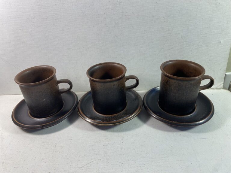 Read more about the article 4 Ruska Arabia Coffee Cups And Saucers  Cups 3″ H   Saucers 5 ” Across  MCM