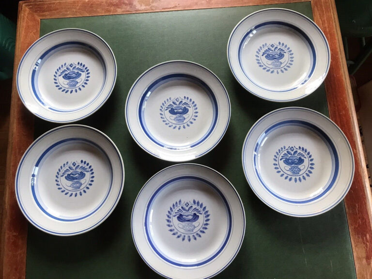 Read more about the article (6) Vtg Arabia “BLUE ROSE” Soup Bowls Hand painted – MCM
