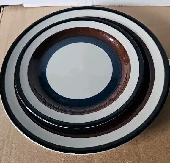 Read more about the article 2 Vtg Arabia of Finland Kaira 10.25″ Dinner and 8″ Salad  Plates Brown and Blue