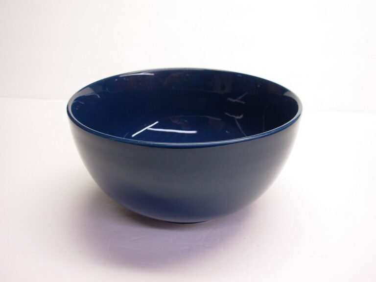 Read more about the article Arabia Finland Teema Bowl Dark Blue MW DW Safe Oven to Table Finnish 3.75×7.25″