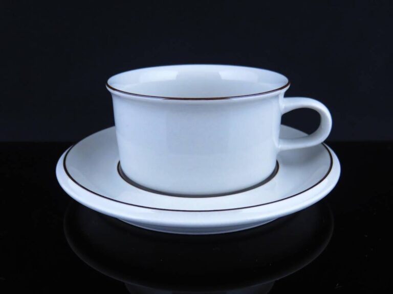 Read more about the article Arabia Fennica Tea Cup Saucer Ulla Procope Richard Lindh Richard Lindh