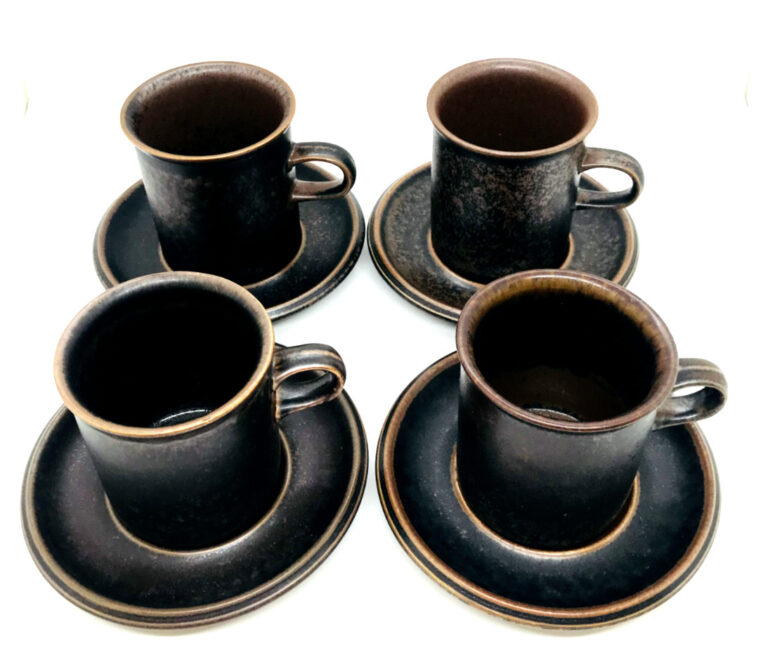 Read more about the article Vintage Arabia Finland Brown Ruska Coffee Set Of 4 and Saucers Mid-Century Modern