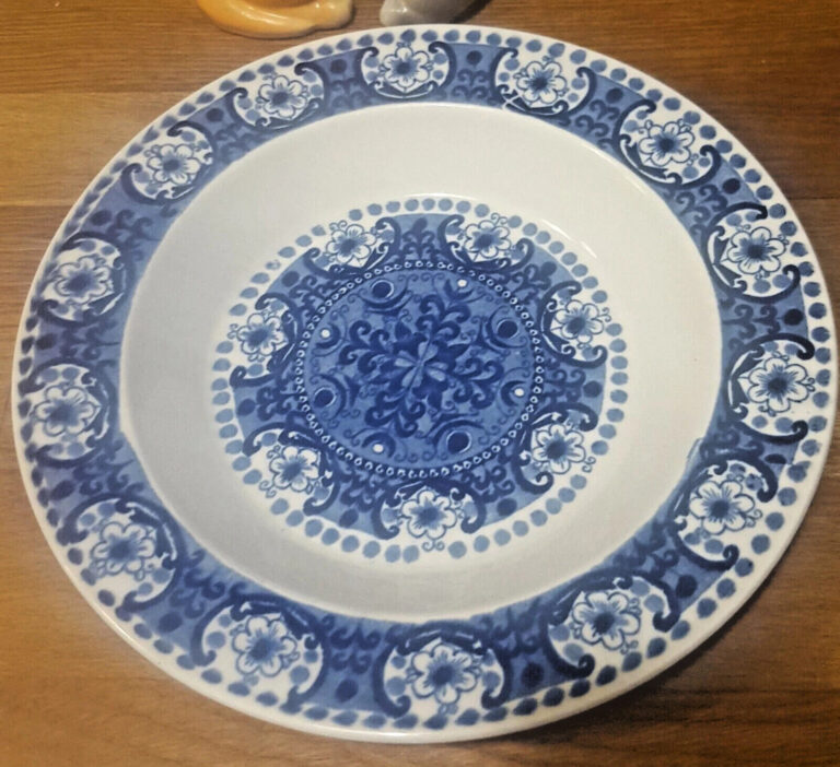 Read more about the article Arabia Finland Blue Ali  Soup Plate  Raija Uosikkinen.