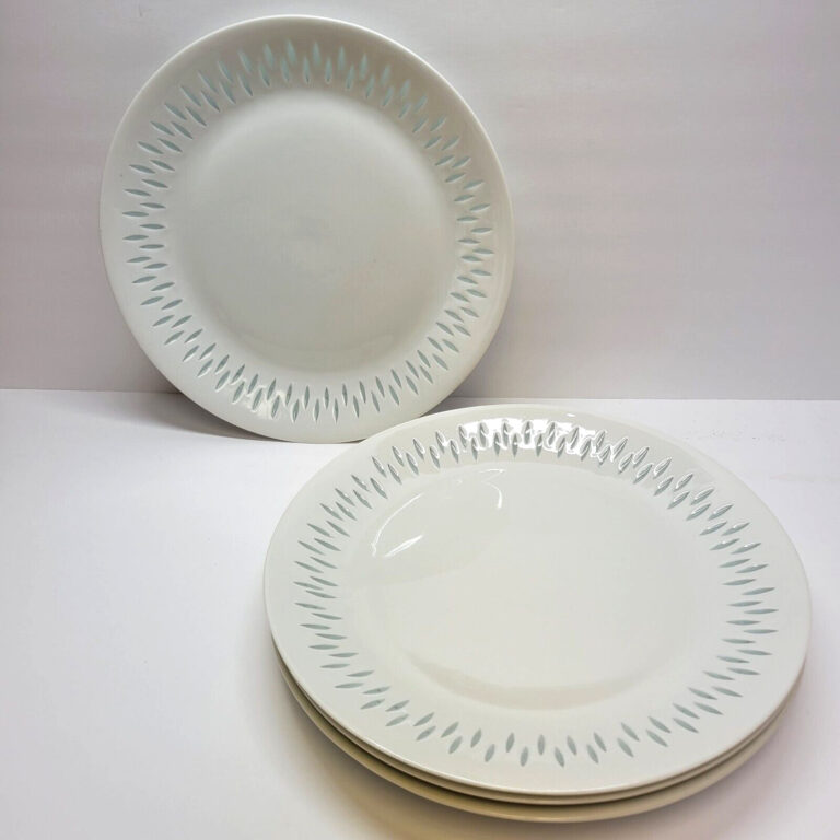 Read more about the article 4 – Arabia of Finland 10″ Dinner Plates Vintage White Rice (Grains) Porcelain