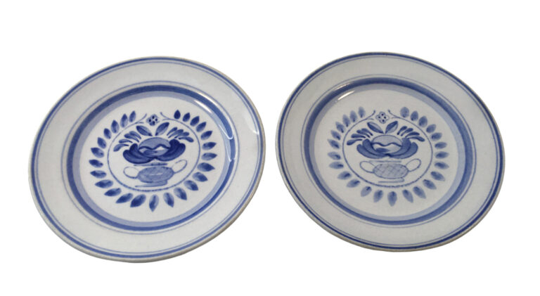 Read more about the article Arabia ‘Blue Rose’ 5 7/8″ Bread Plates 2 Hand Painted EC