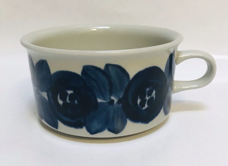 Read more about the article Vintage Arabia Finland Flat Cup Blue Flowers Signed