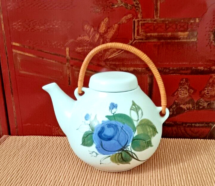 Read more about the article Arabia Finland Blue Rose Teapot Hilkka Liisa Ahola with cane handle. GA3 size.