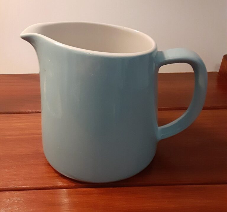 Read more about the article Arabia Pitcher Made in Finland – Vintage 1950s – Blue – Mid Century Modern 1 QT.