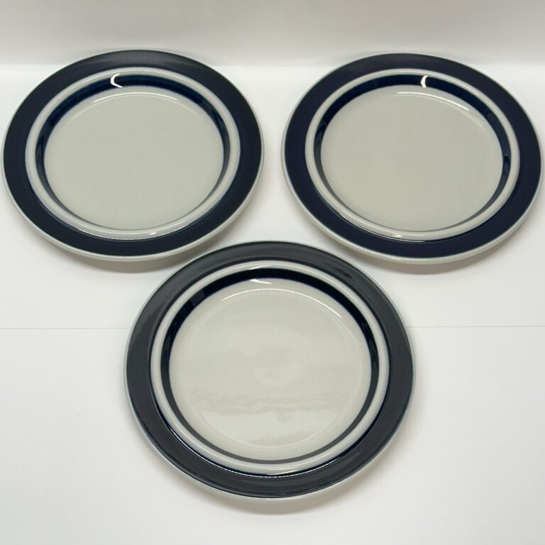 Read more about the article Arabia of Finland Anemone Blue Blue Bands Service for 3 Salad Plates  7 7/8″