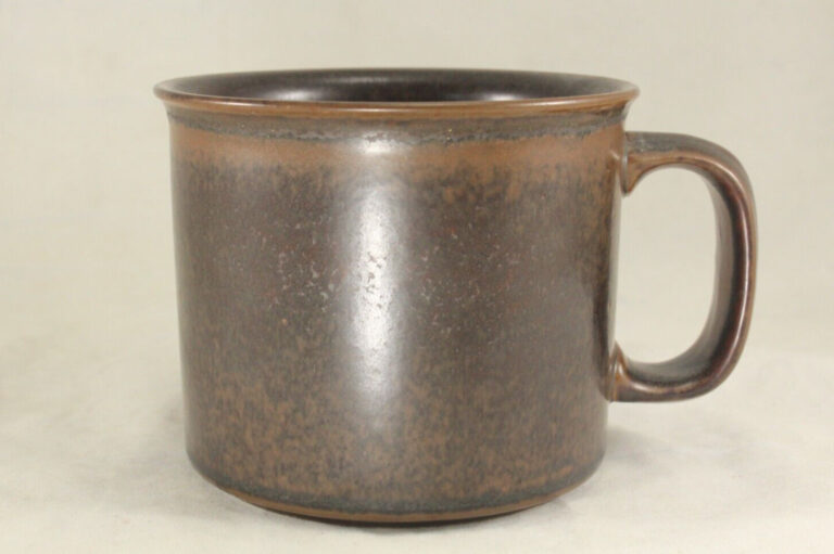 Read more about the article MCM Arabia Finland Ruska 3¼” Large Brown Beer Coffee Tea Grand Mug