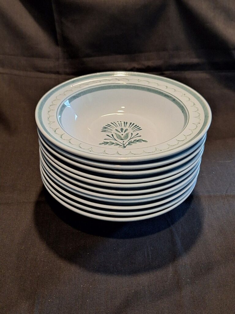 Read more about the article 11 Arabia Finland Green Thistle Rimmed Cereal Bowls 1.5″ H 6 5/8″ Diam. EUC