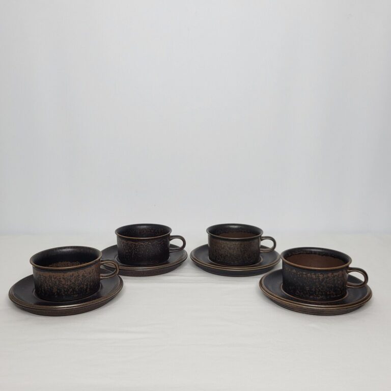 Read more about the article Set of 4 Vintage Arabia Finland Ruska Flat Coffee Tea Cups and Saucers Stoneware