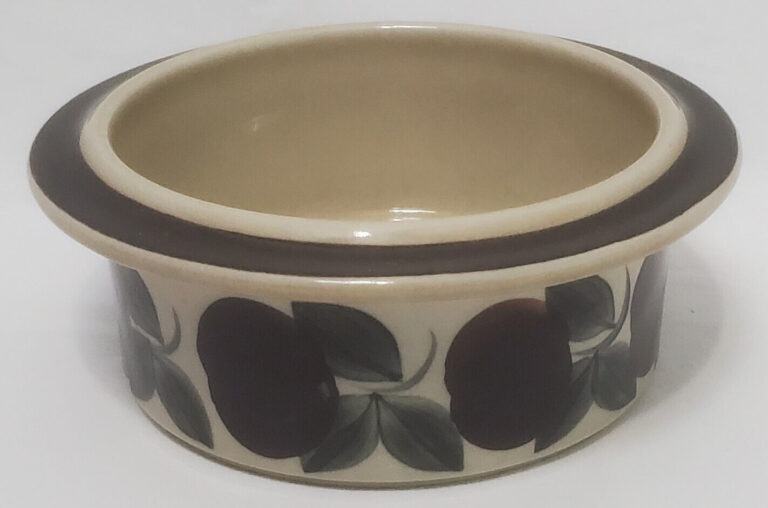 Read more about the article Vintage Arabia Finland Ruija Troubadour Ramekin Vegetable Jar / Bowl – 5-1/4 in