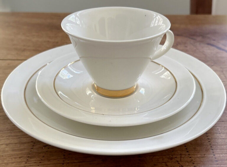 Read more about the article Arabia Finland Harlekin White w/ Gold Trim Cup  Saucer and Dessert Plate Trio