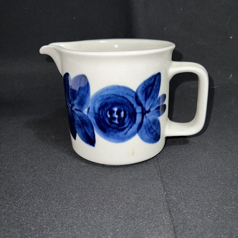 Read more about the article Vintage ARABIA Pitcher Finland BLUE ANEMONE Ulla Procope Mid Century Modern