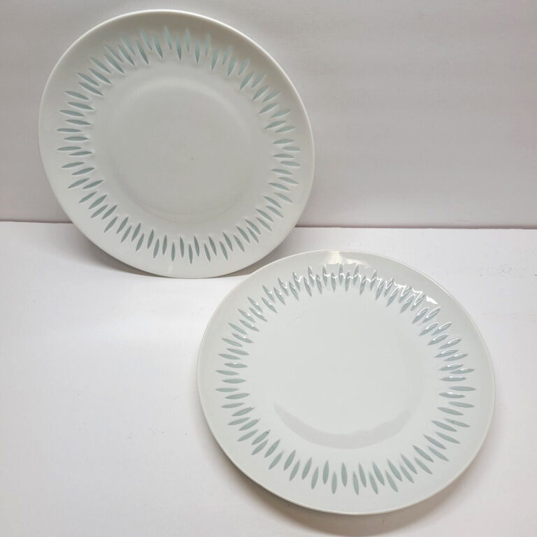 Read more about the article Lot of 2 Arabia of Finland 7 1/2″ Salad Plates Vtg White Rice (Grains) Porcelain