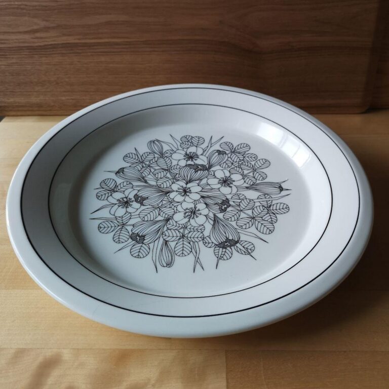 Read more about the article Arabia Krokus Crocus Plate Large 26