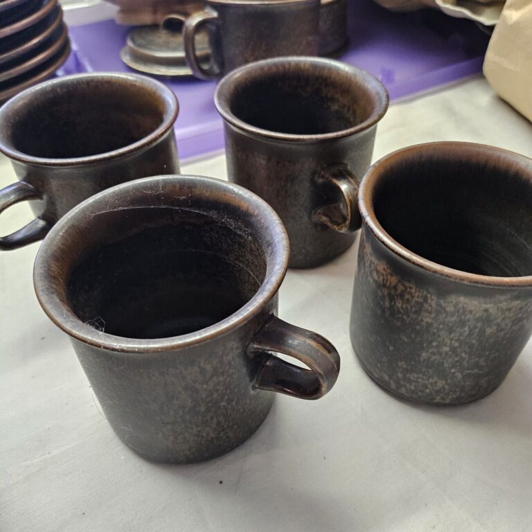 Read more about the article Arabia Ruska Finland Stoneware Coffee Mugs Lot Of 4 Pcs. Very good condition.