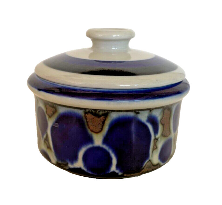 Read more about the article Vintage Arabia Finland Saara Sugar Bowl_ Mid Century Modern_Retro_Blue_MINT