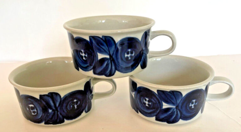 Read more about the article ARABIA FINLAND Anemone Flat Coffee Cup MCM Signed Set Of 3 Vintage_MINT