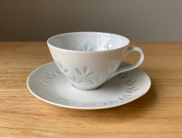 Read more about the article Vintage Arabia Finland RICE GRAINS Demitasse Cup and Saucer – EUC