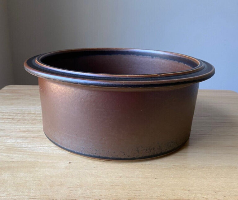 Read more about the article Vintage ARABIA FINLAND RUSKA 9″ Brown Vegetable Bowl – GUC