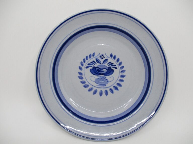 Read more about the article ARABIA OF FINLAND BLUE ROSE SOUP BOWL – 8 3/8″ -1203I