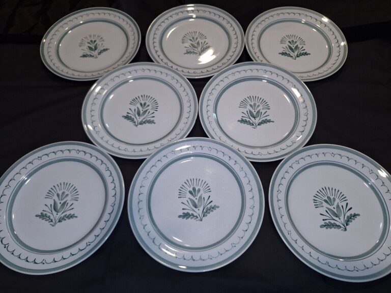 Read more about the article 8 ARABIA Of FINLAND Green Thistle 7-3/4” SALAD PLATES Vintage