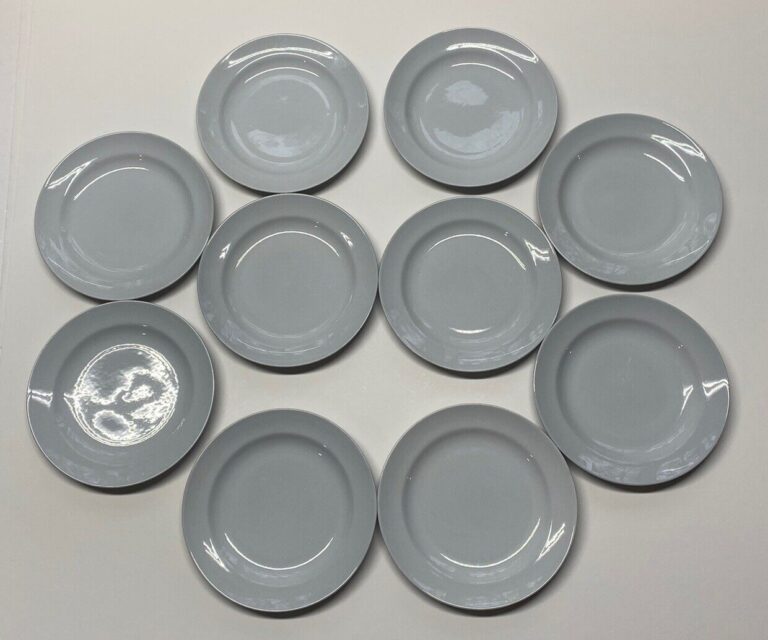 Read more about the article 10 RARE Arabia Finland 1960s Solid Lt Gray 6 3/4” Bread / Dessert Plates MCM